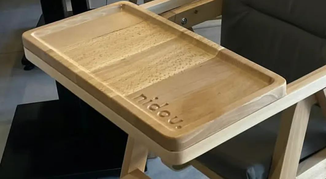 Logo Nidou gravé dans le bois — preuve d'authenticité