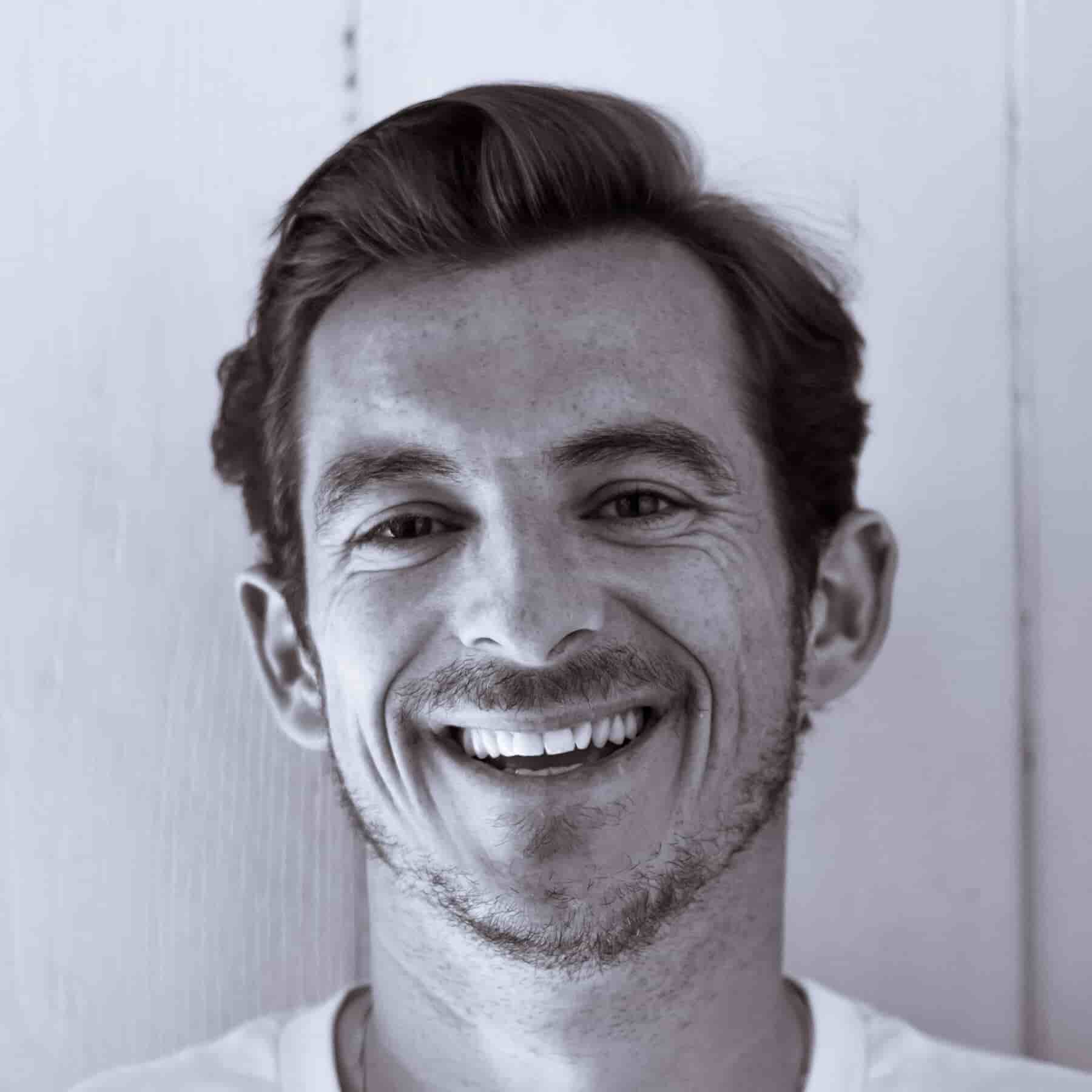 18dc37f2-7655-41dd-9aaf-caf69f956986.UserStock Face photos for UI mockups (7)-min