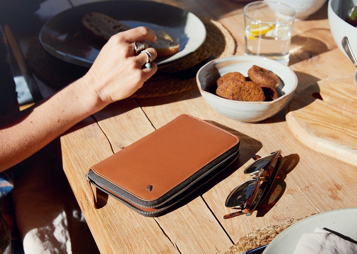 2cdc62bd-c103-40b8-a513-a956a1f6e02f.Travel Folio Zfdip Leather Passport Holder for Travel Bellroy